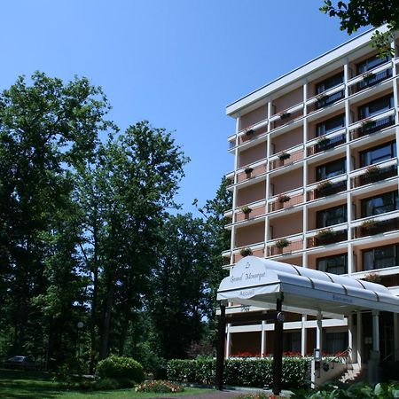Le Grand Monarque Otel Melun Dış mekan fotoğraf