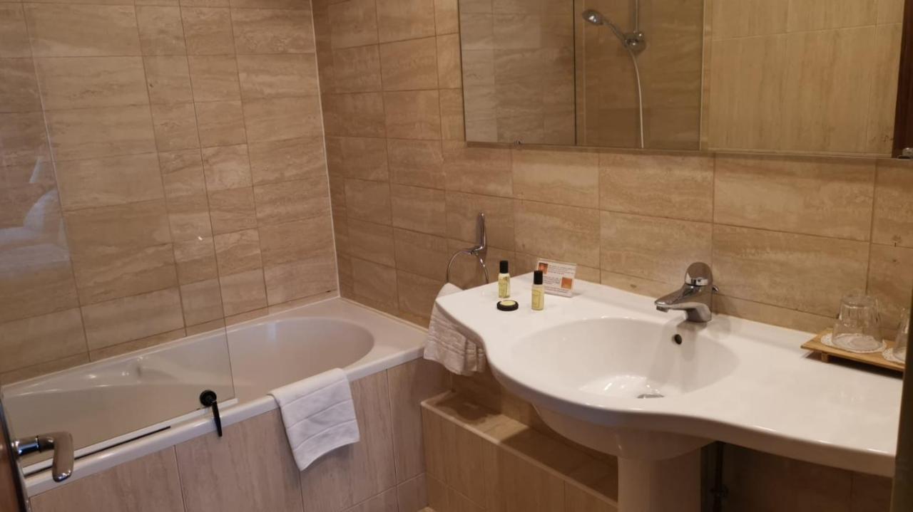 Le Grand Monarque Otel Melun Dış mekan fotoğraf