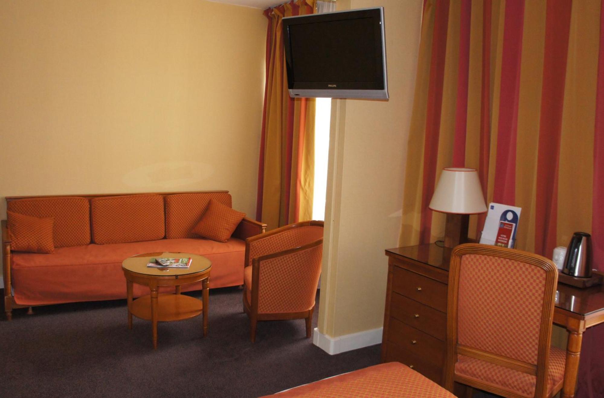 Le Grand Monarque Otel Melun Dış mekan fotoğraf