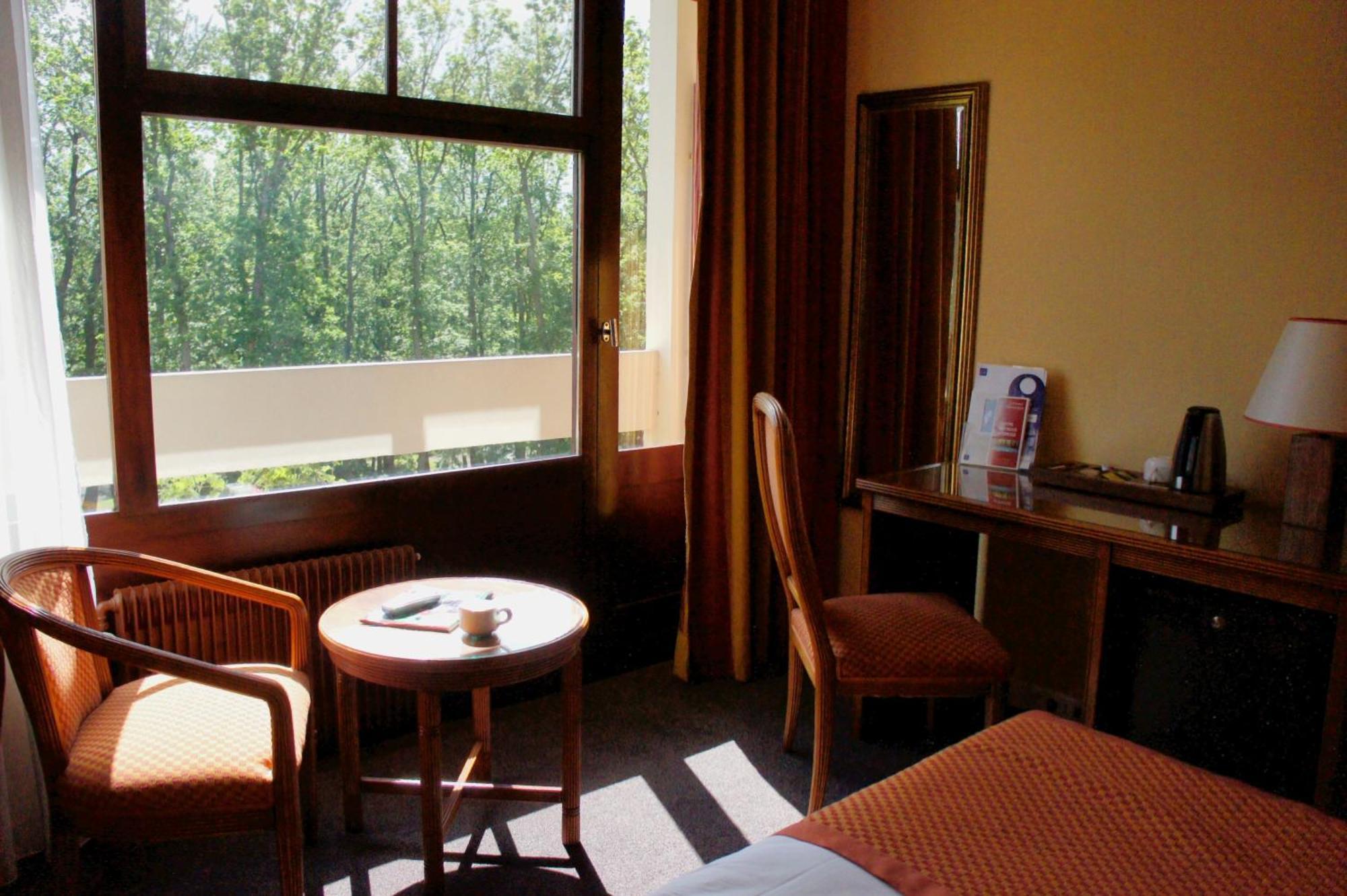 Le Grand Monarque Otel Melun Dış mekan fotoğraf