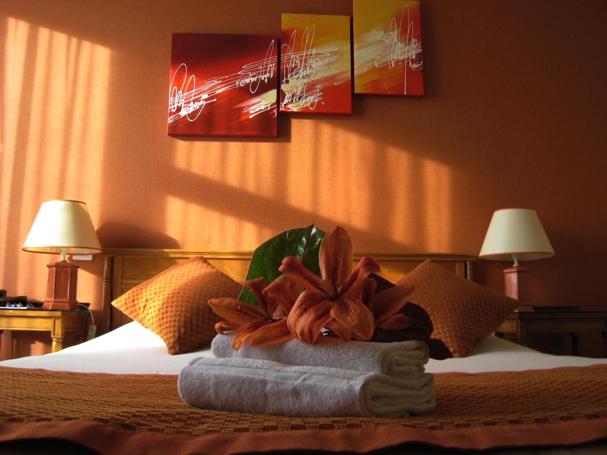 Le Grand Monarque Otel Melun Dış mekan fotoğraf