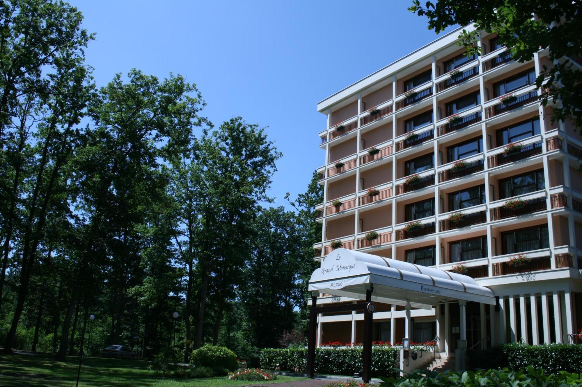 Le Grand Monarque Otel Melun Dış mekan fotoğraf