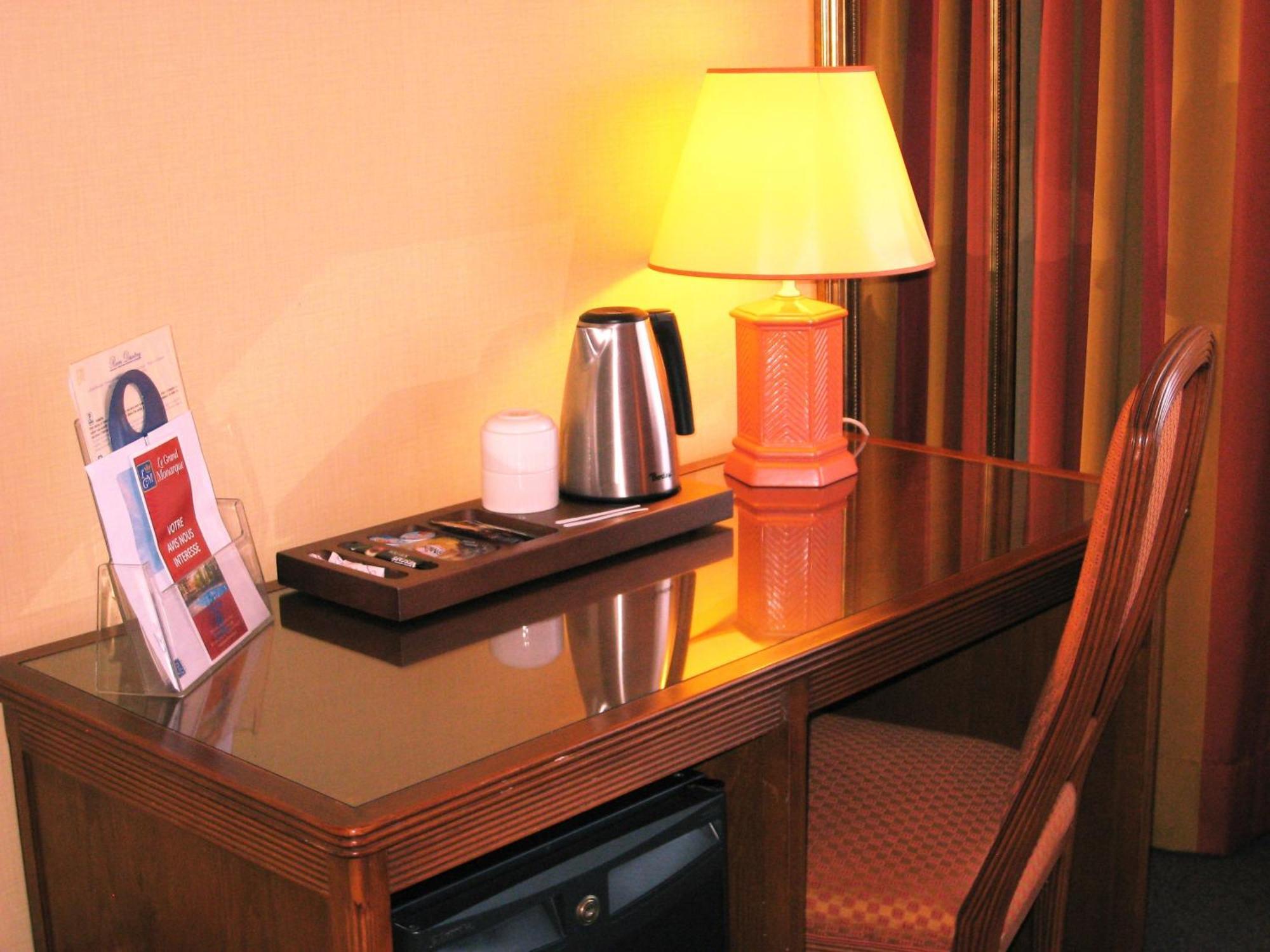 Le Grand Monarque Otel Melun Dış mekan fotoğraf