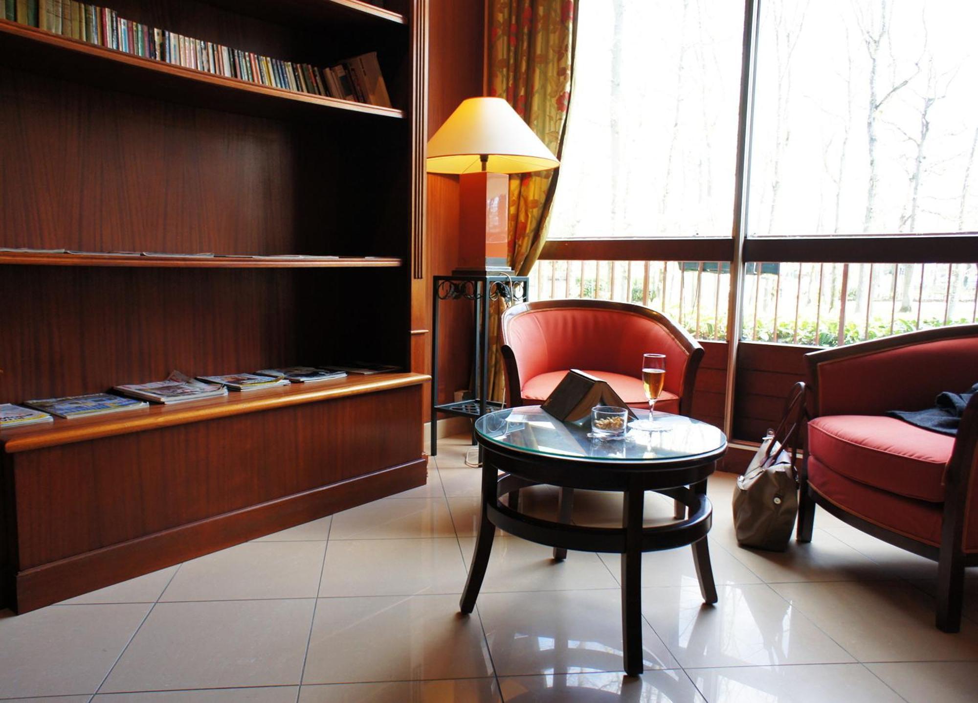 Le Grand Monarque Otel Melun Dış mekan fotoğraf