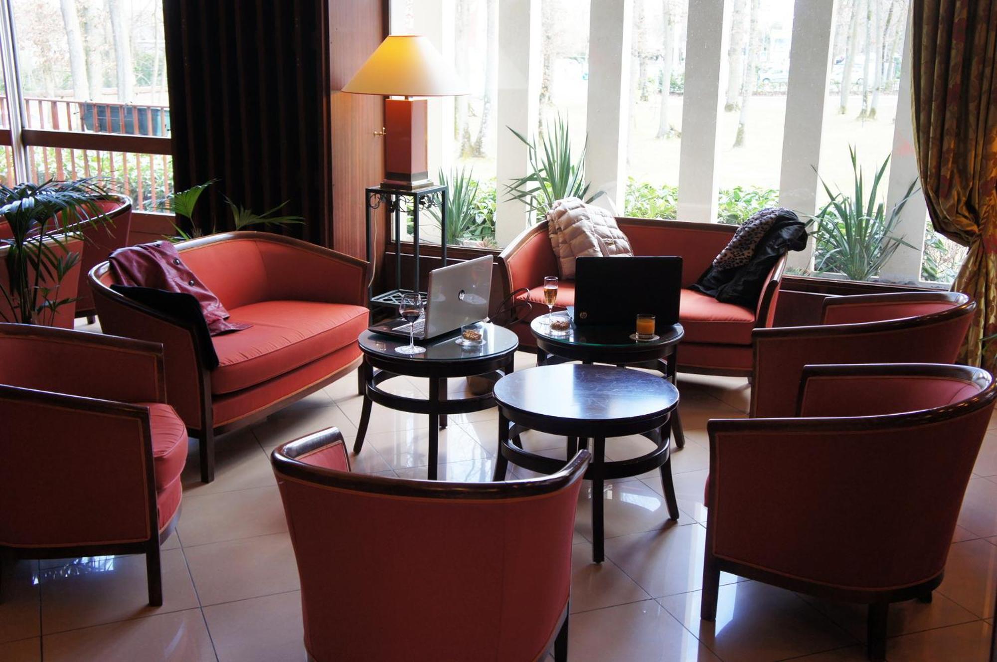 Le Grand Monarque Otel Melun Dış mekan fotoğraf