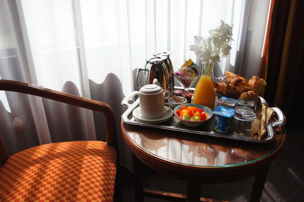 Le Grand Monarque Otel Melun Oda fotoğraf