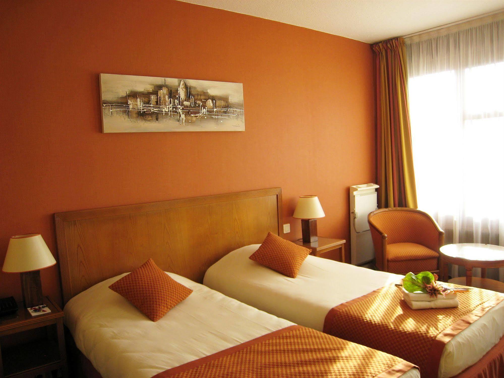 Le Grand Monarque Otel Melun Dış mekan fotoğraf