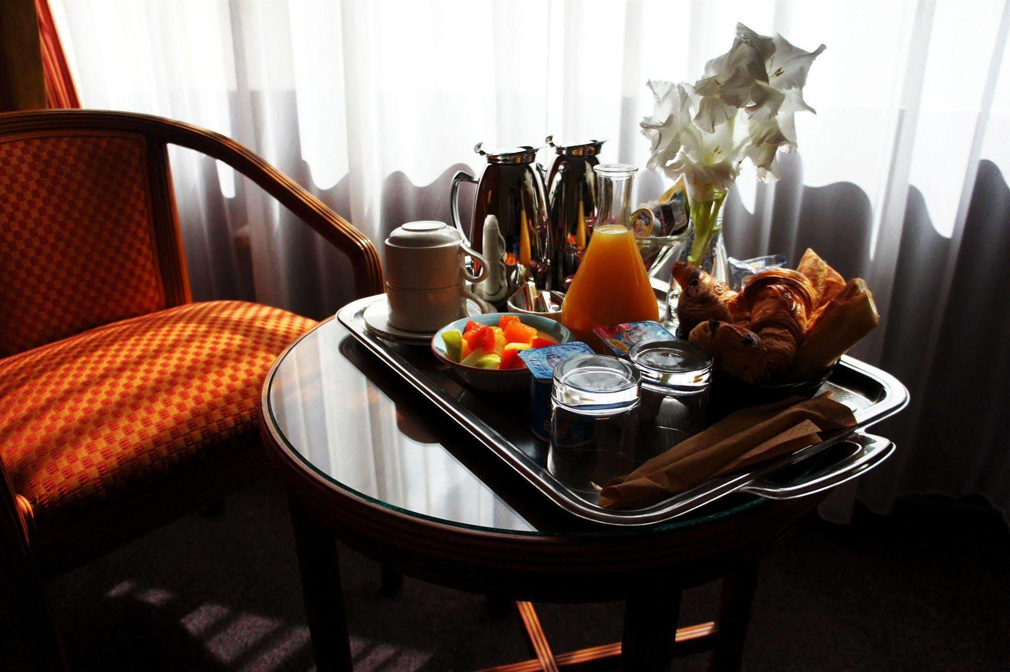 Le Grand Monarque Otel Melun Dış mekan fotoğraf